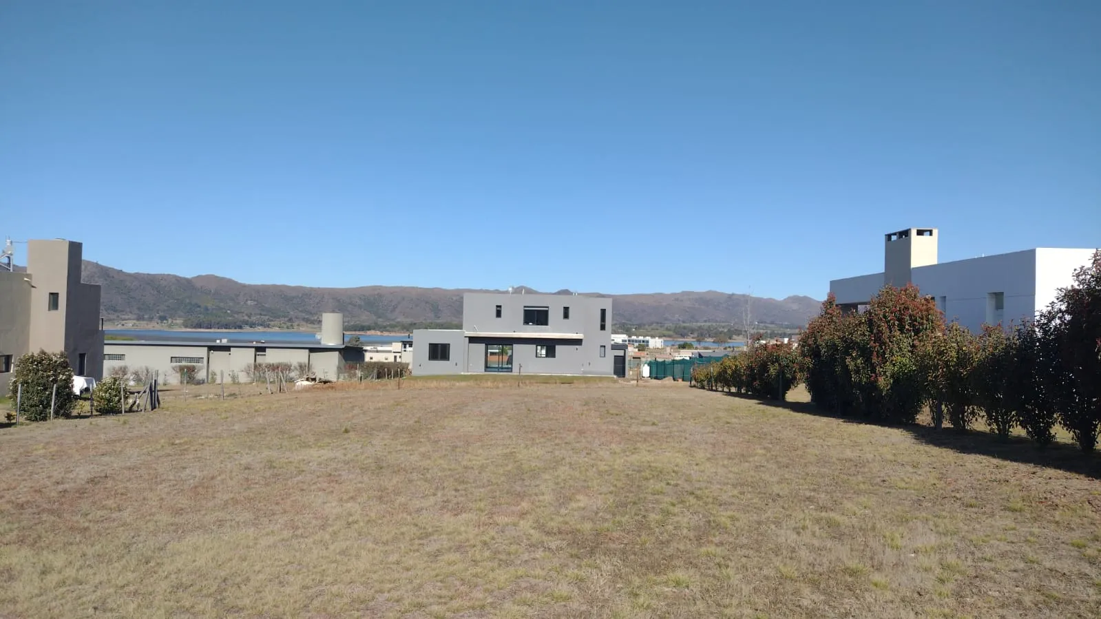 SE VENDE EXCELENTE LOTE CENTRAL