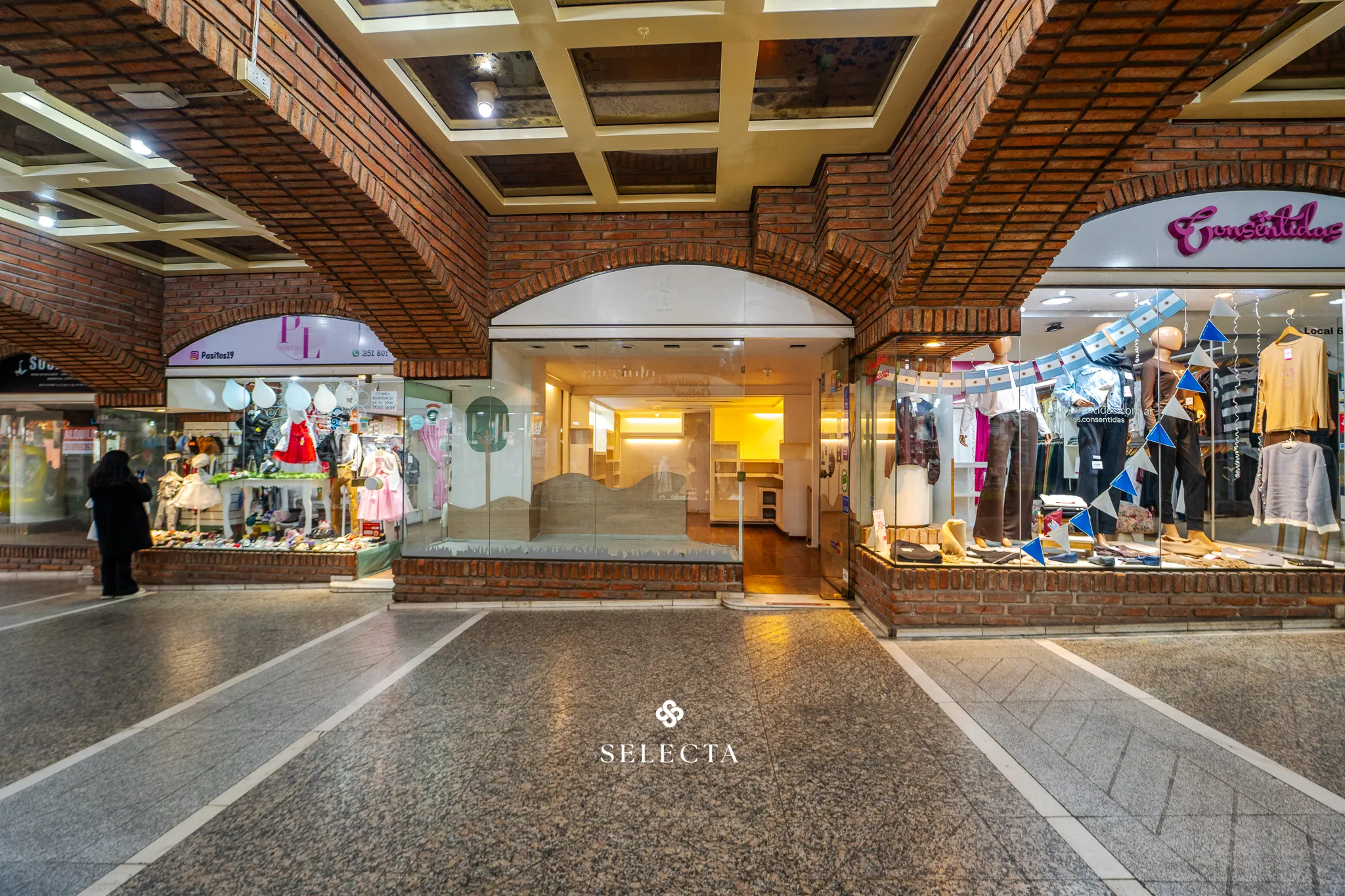 Local en Galería Cervantes, Centro!