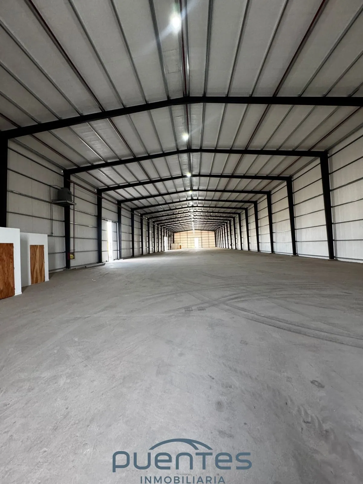 Alquiler de Nave Industrial en Polo 52 – 2241 m² Cubiertos – Seguridad 24 h