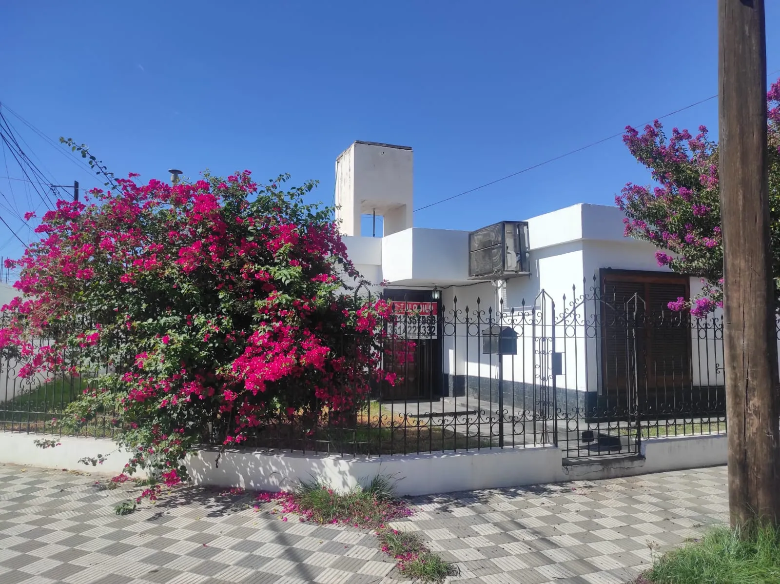 HERMOSA CASA ESQUINA + GALPON DE 140M2 EN ZONA SUR!