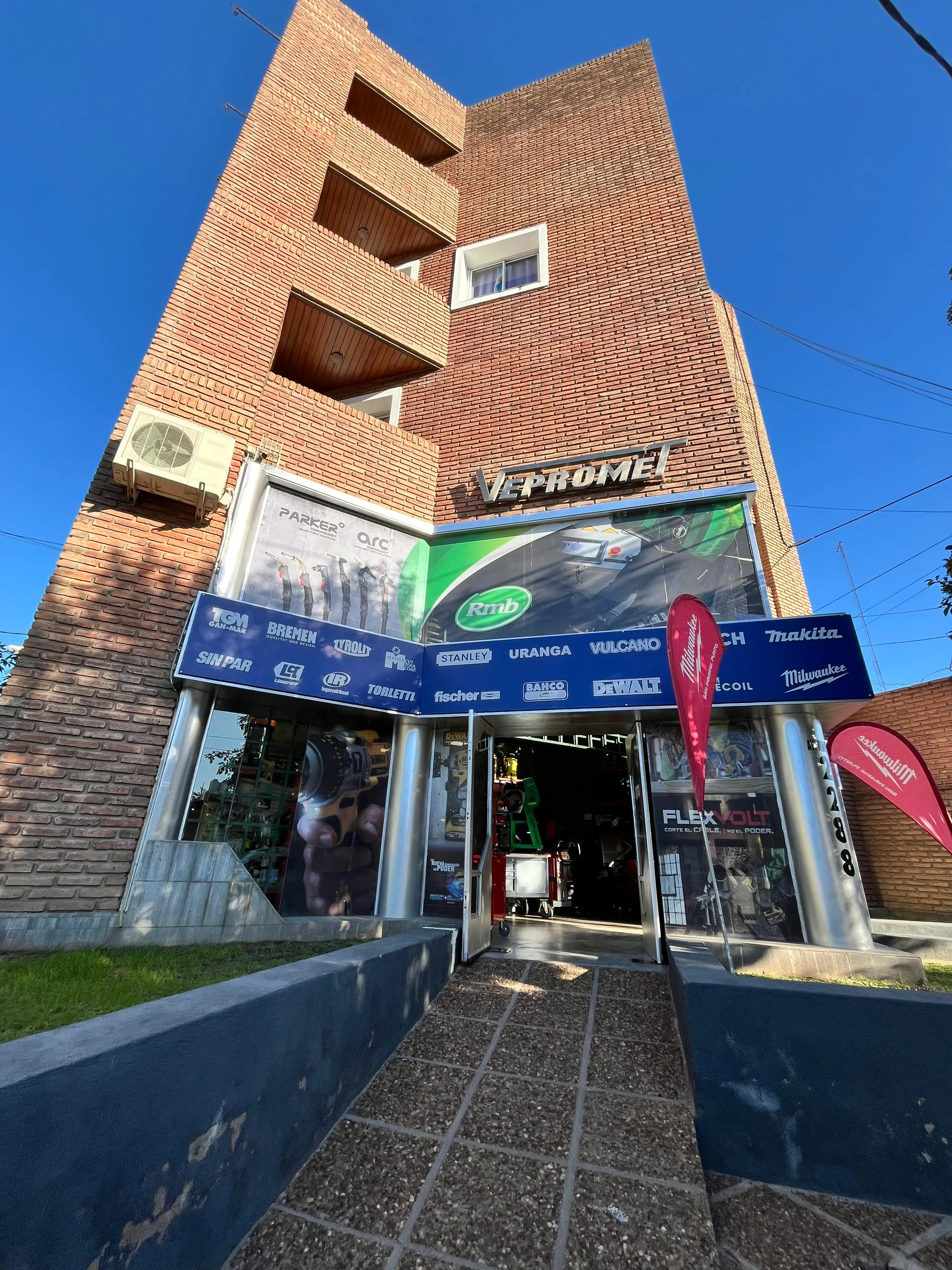 INVERSORES!! 10% renta - Edificio en Bloque B Crisol Local + 12 dptos