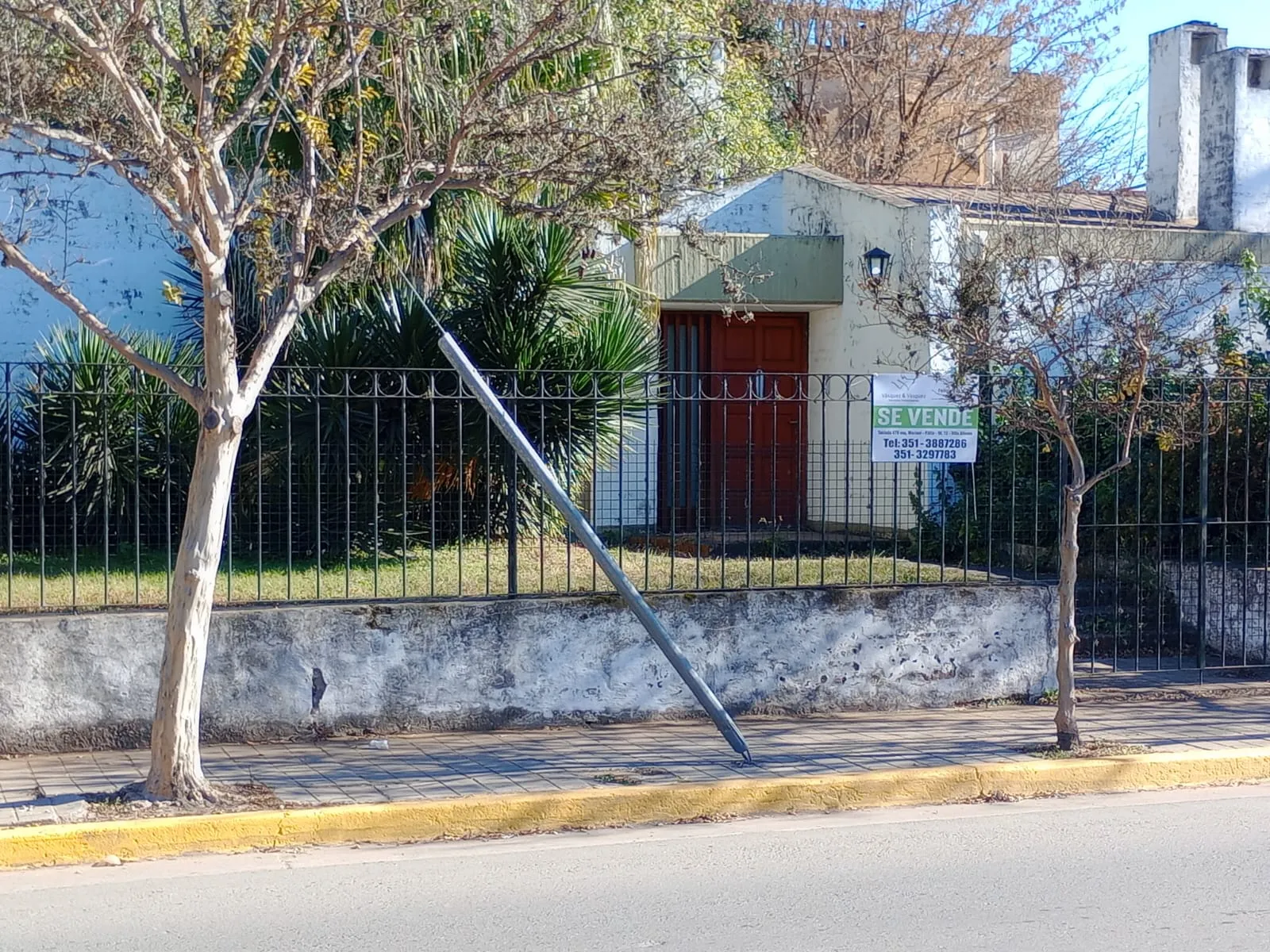Se vende excelente esquina Apto Desarrollo! Villa Allende.-
