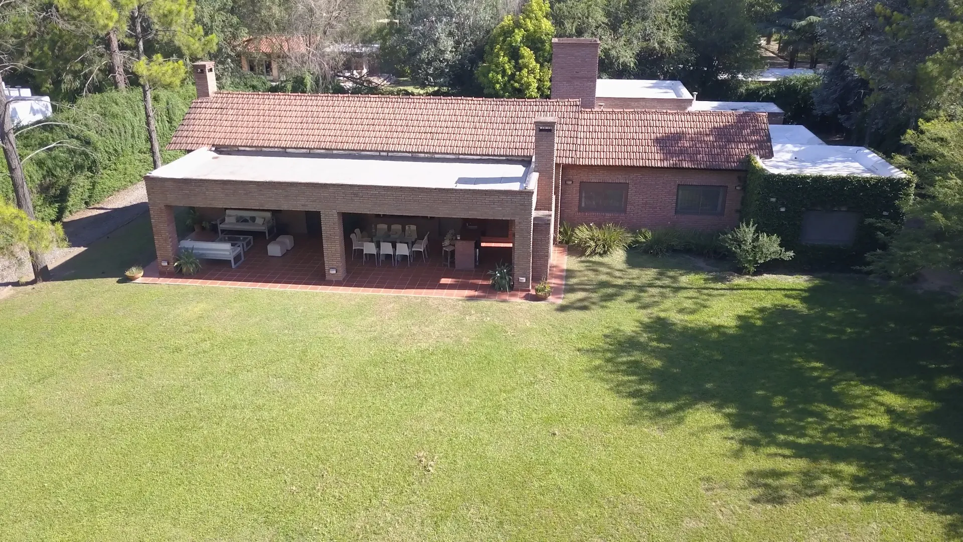Venta Casa 3 Dorm 5 Baños Pileta Quincho Galería Cochera Seguridad V. Allende