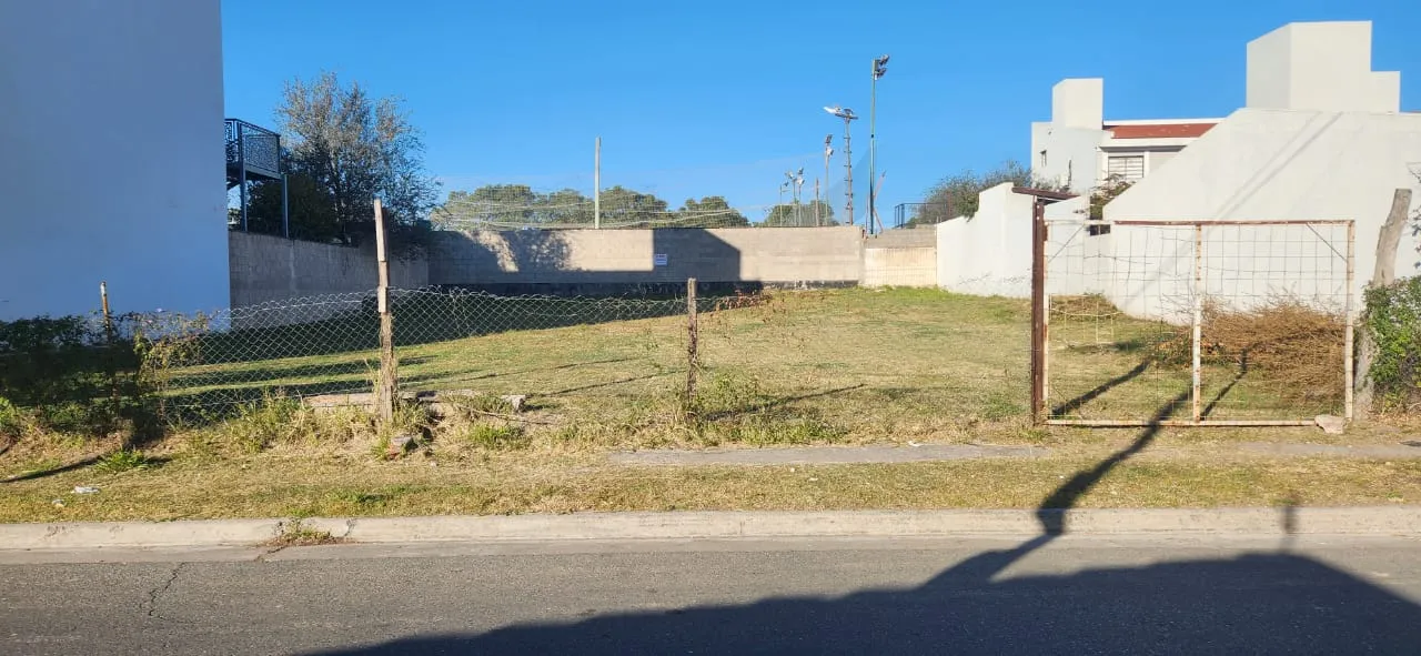 ALBERDI NEG INMOBILIARIOS VENDE TERRENO LLANO EN ALEJANDRO VIEYRA 2609 B ALTO AL...