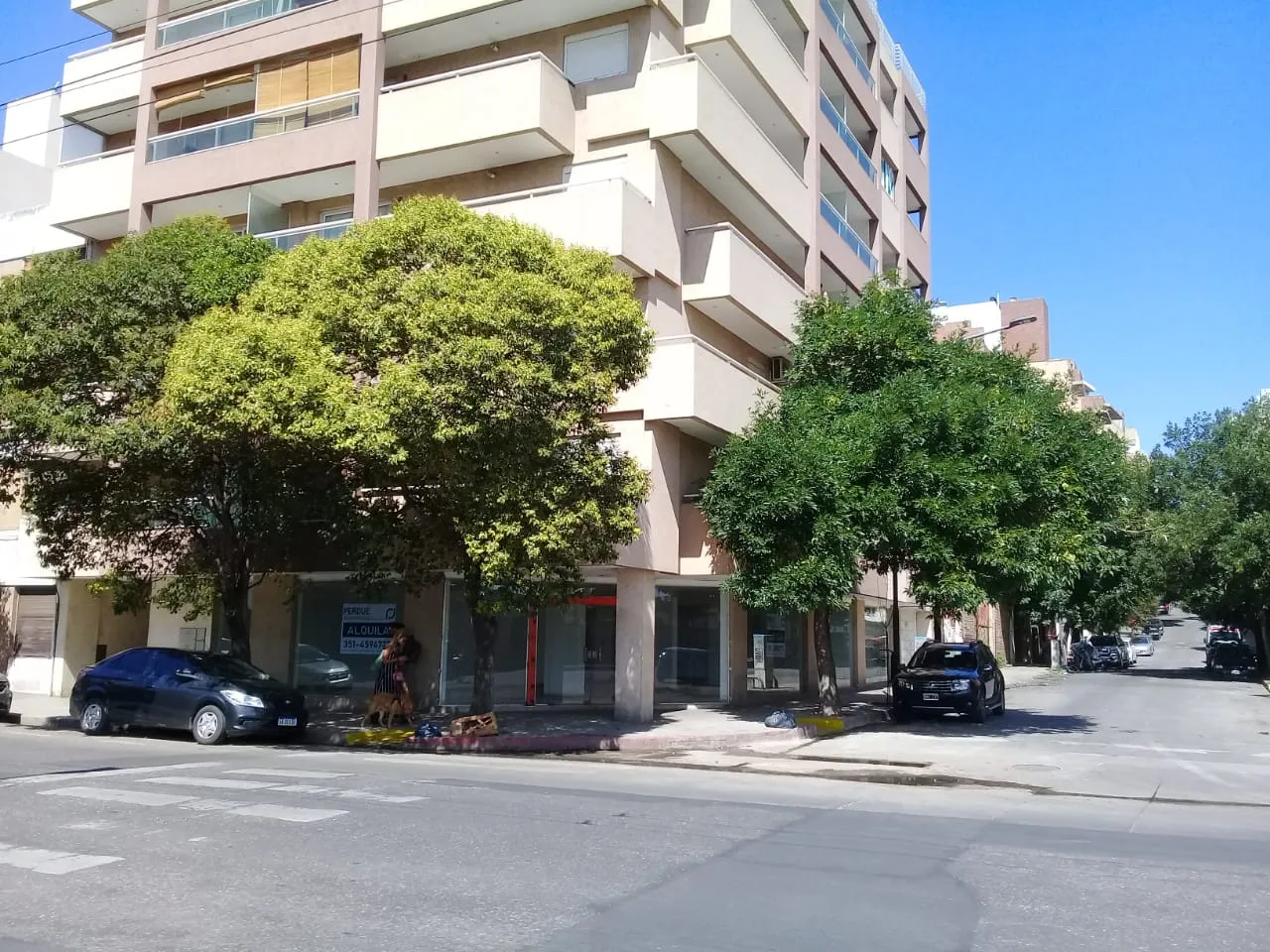 Vendo Local Comercial en Esquina.