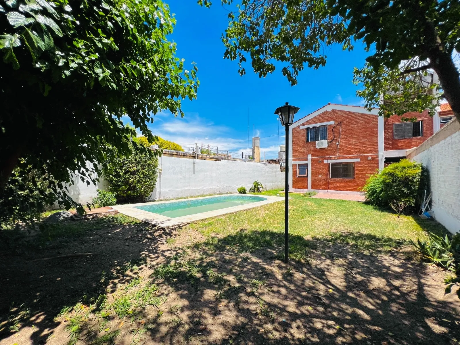 San Luis Cap, Centro casa 4 dor 2 bañ, coch, 1°cat, jardín pileta