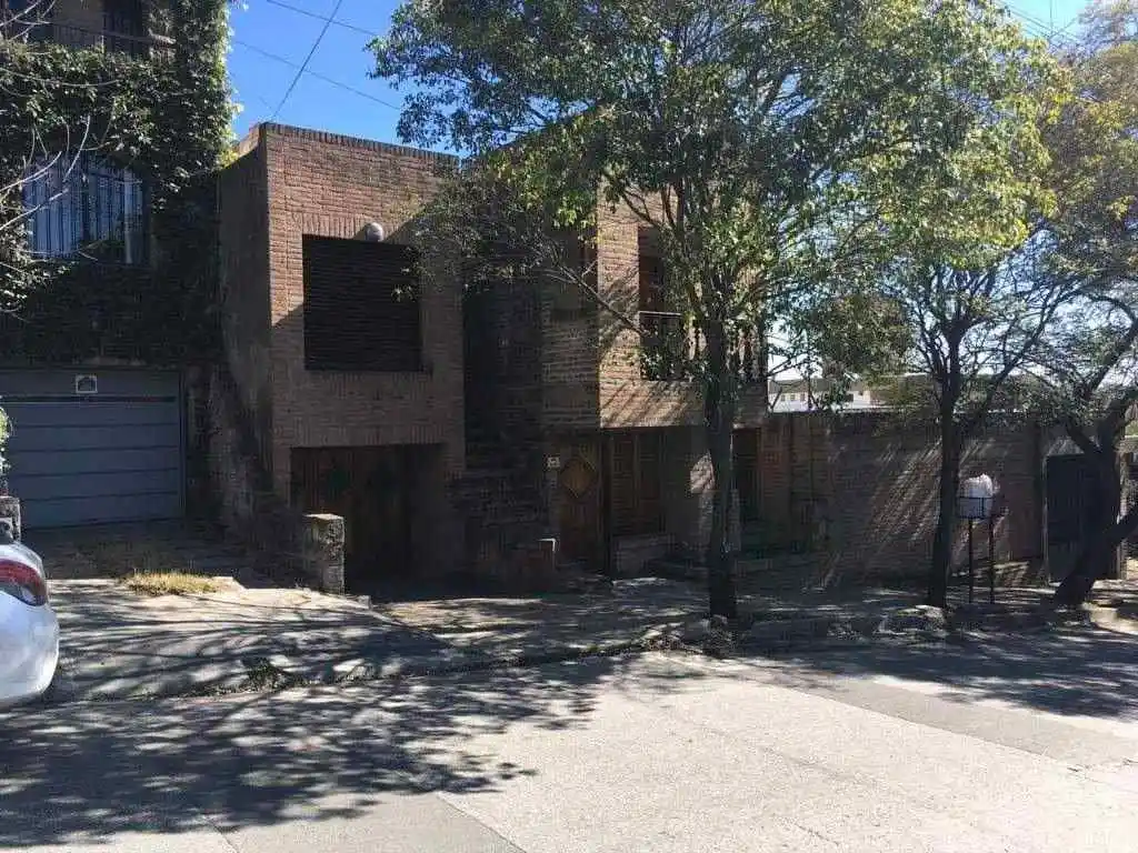 Venta CASA en Barrio Colinas de Velez Sarfield, calle Miguel Calixto del Corro I...