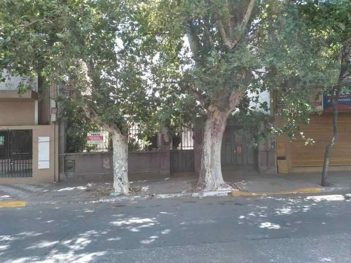 Terreno de 400 m2 en Av Patria entre Garay y Buchardo