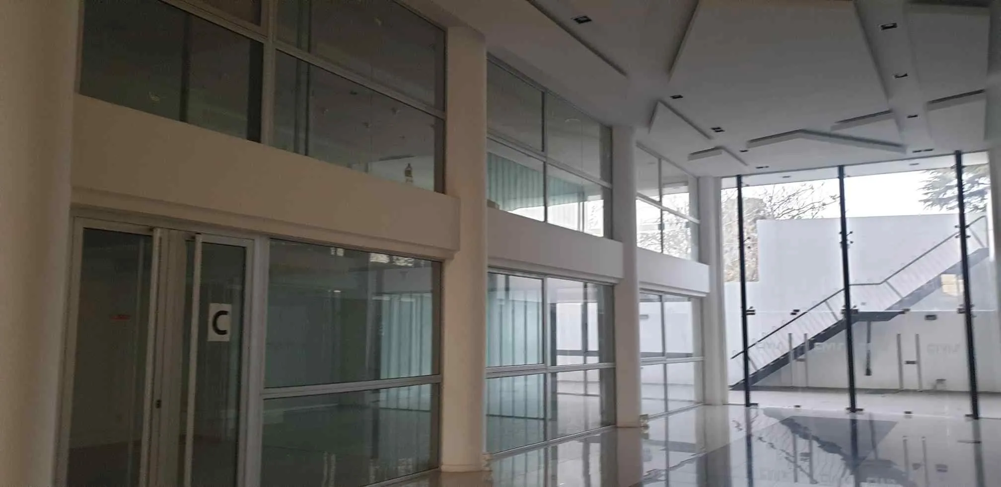 Alquilo local comercial en Carlos Paz DE 500 METROS