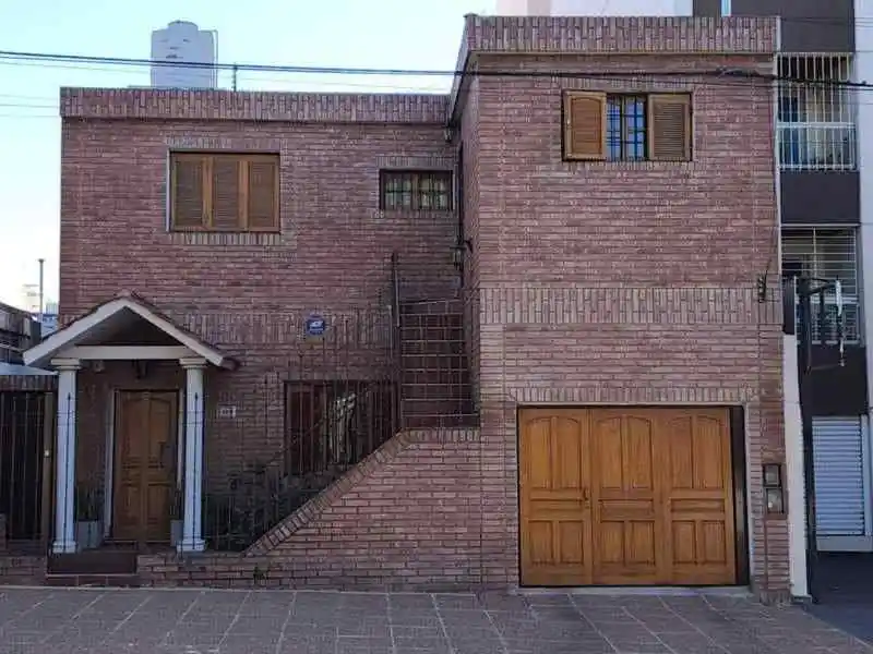 Zipoli 300 400 ms2 de terreno casa mas dptos.