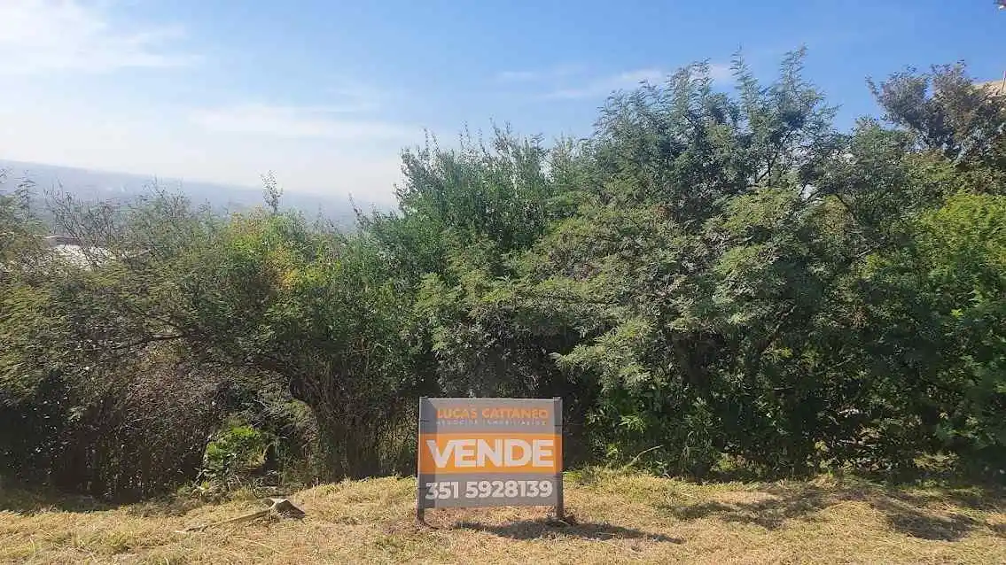 Terreno en venta en La Rufina - doble ingreso - fondo norte