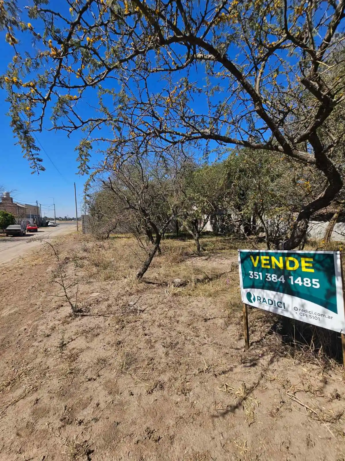 A METROS DE LA E53 - LOTE ESQUINA DE 450M2 CON ESCRITURA