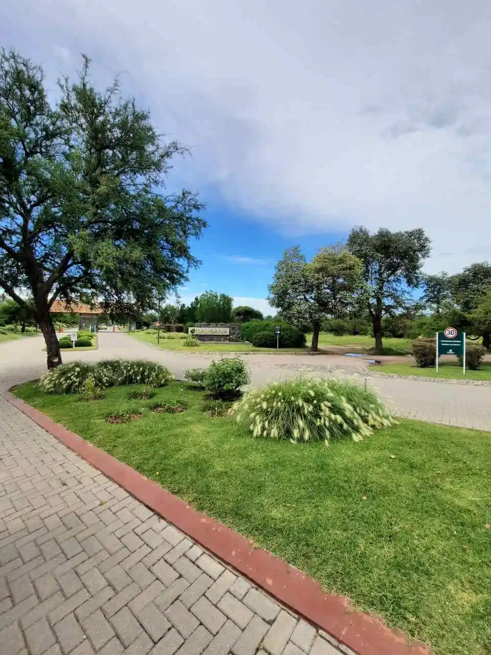 VENTA LOTE EN COUNTRY CAUSANA 2200 MTS EXCELENTE