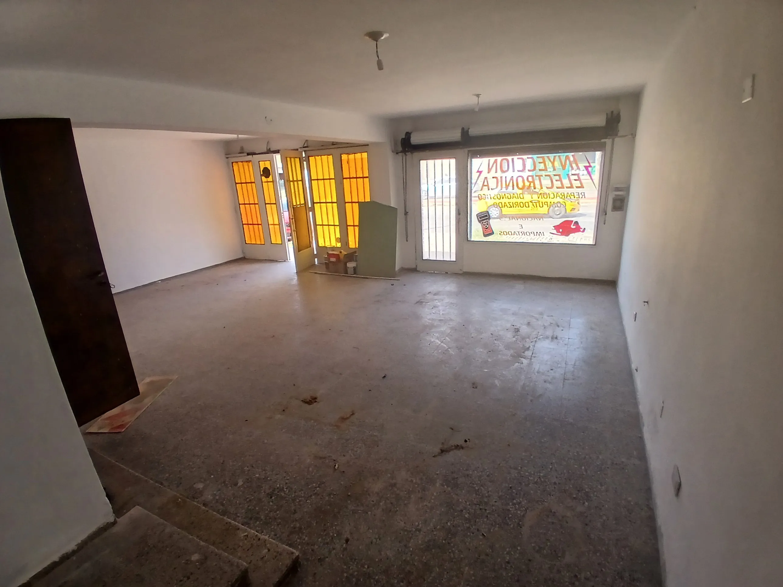 Alberdi Duarte Quiros casi Zípoli, excelente local 65m2 oficina, baño, Ing vehic