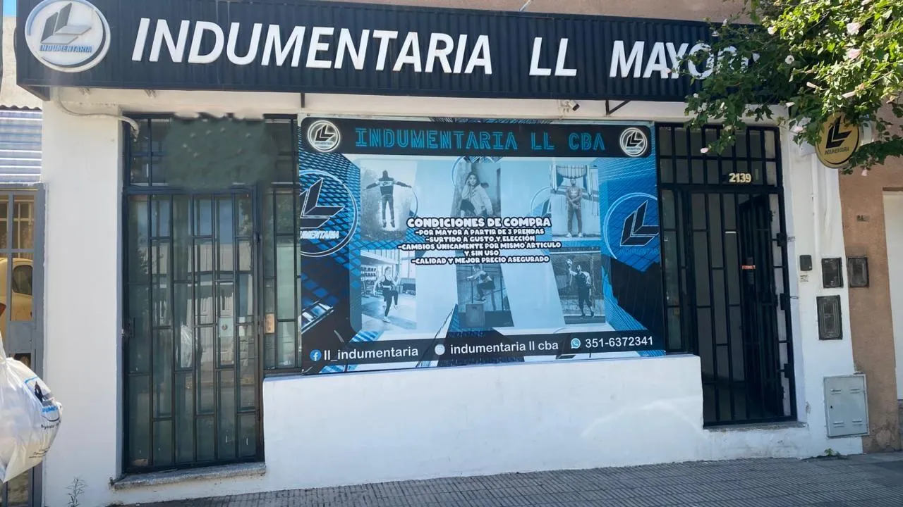 Amplio local comercial en calle Sarmiento 2139 (250 m2)