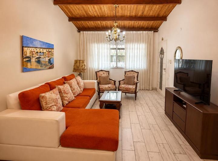 Casa · 140m² · 5 Ambientes · 1 Cochera