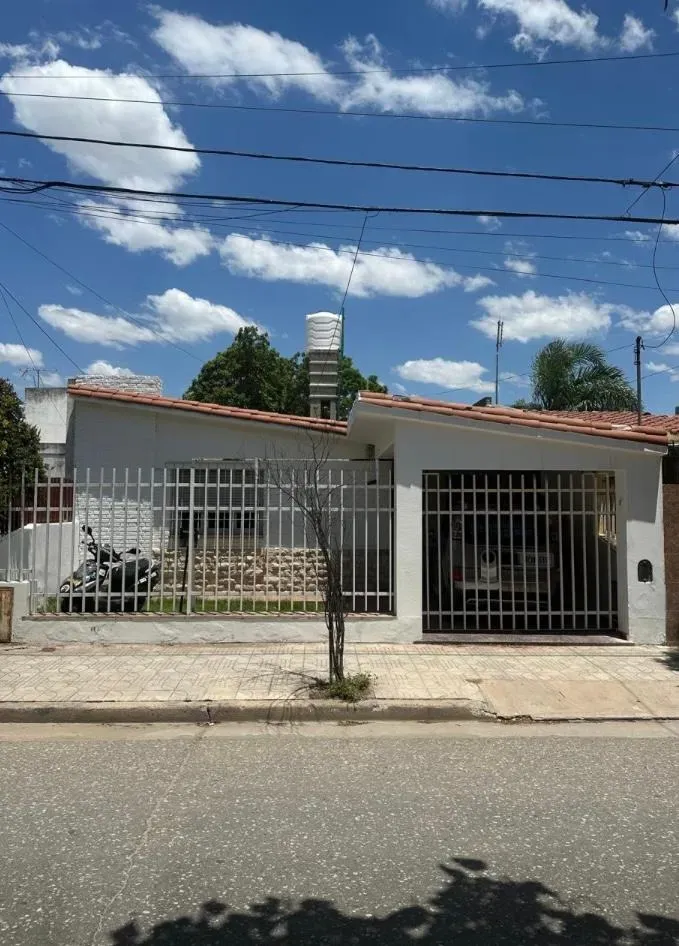 Casa en Venta 2 Dorm. – Apto Crédito – Se Escucha Ofertas - Patio Con Asador