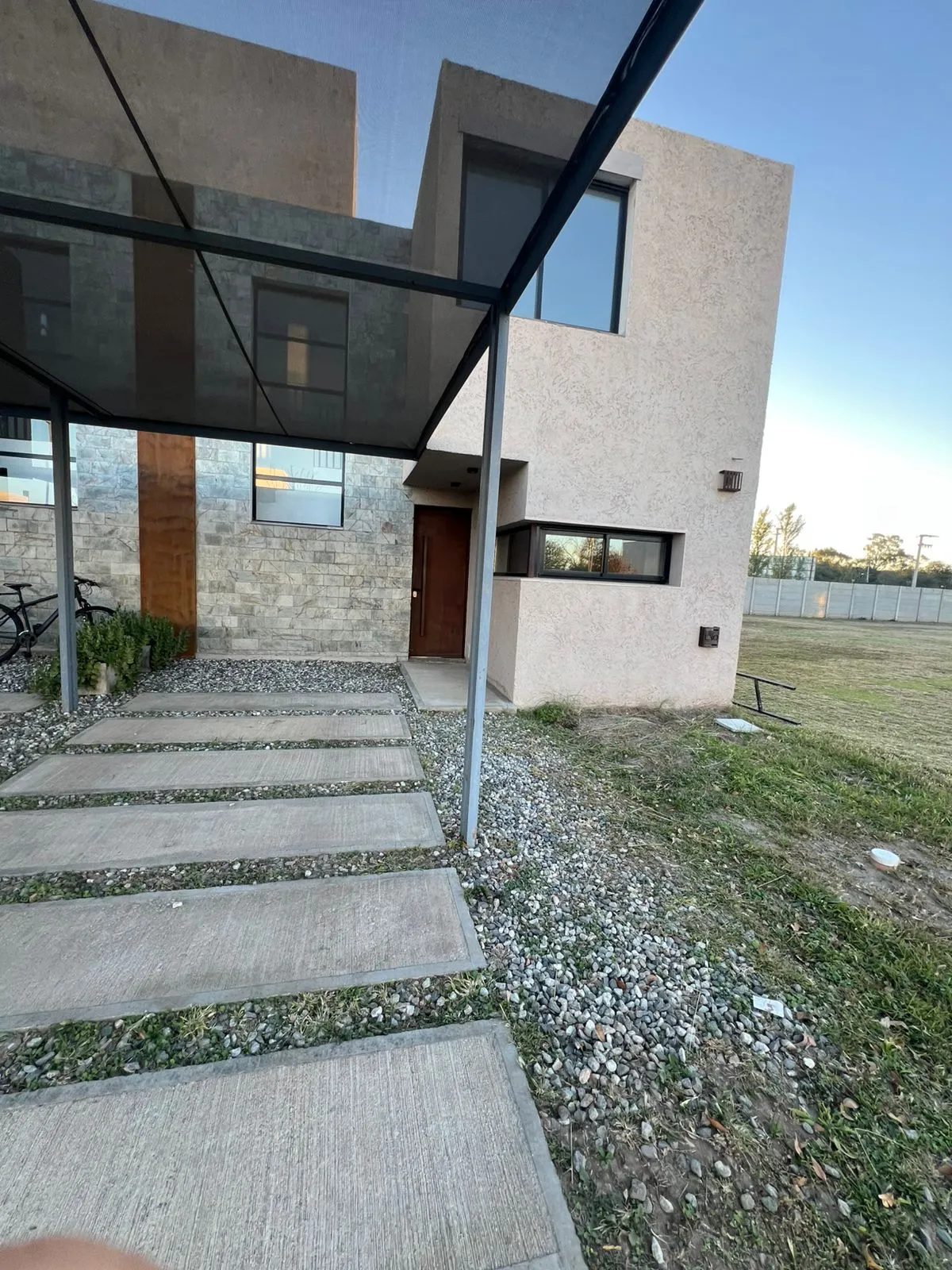 VENTA DUPLEX 3 DORMITORIOS DISTRITO SUR!!!
