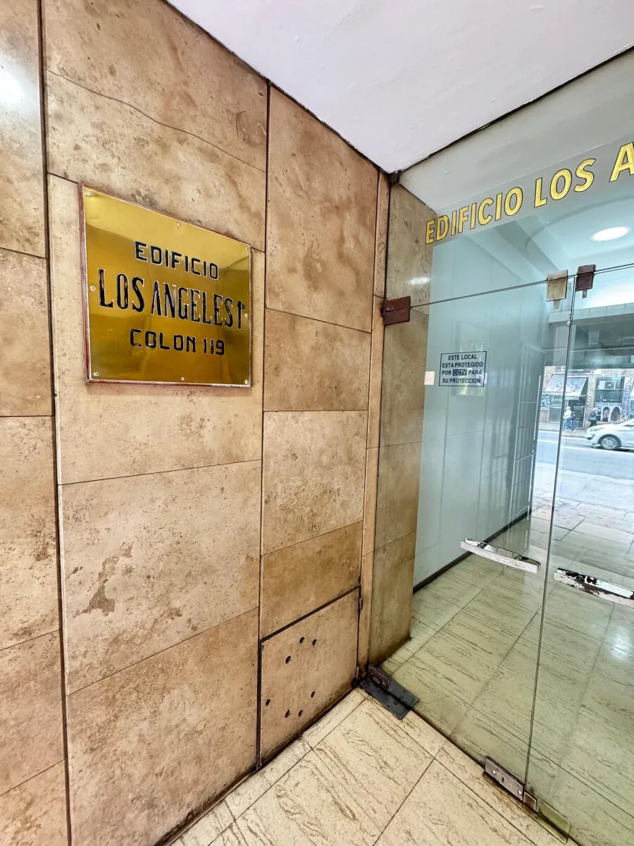 ALQUILER OFICINA EN AV. COLON BARRIO CENTRO
