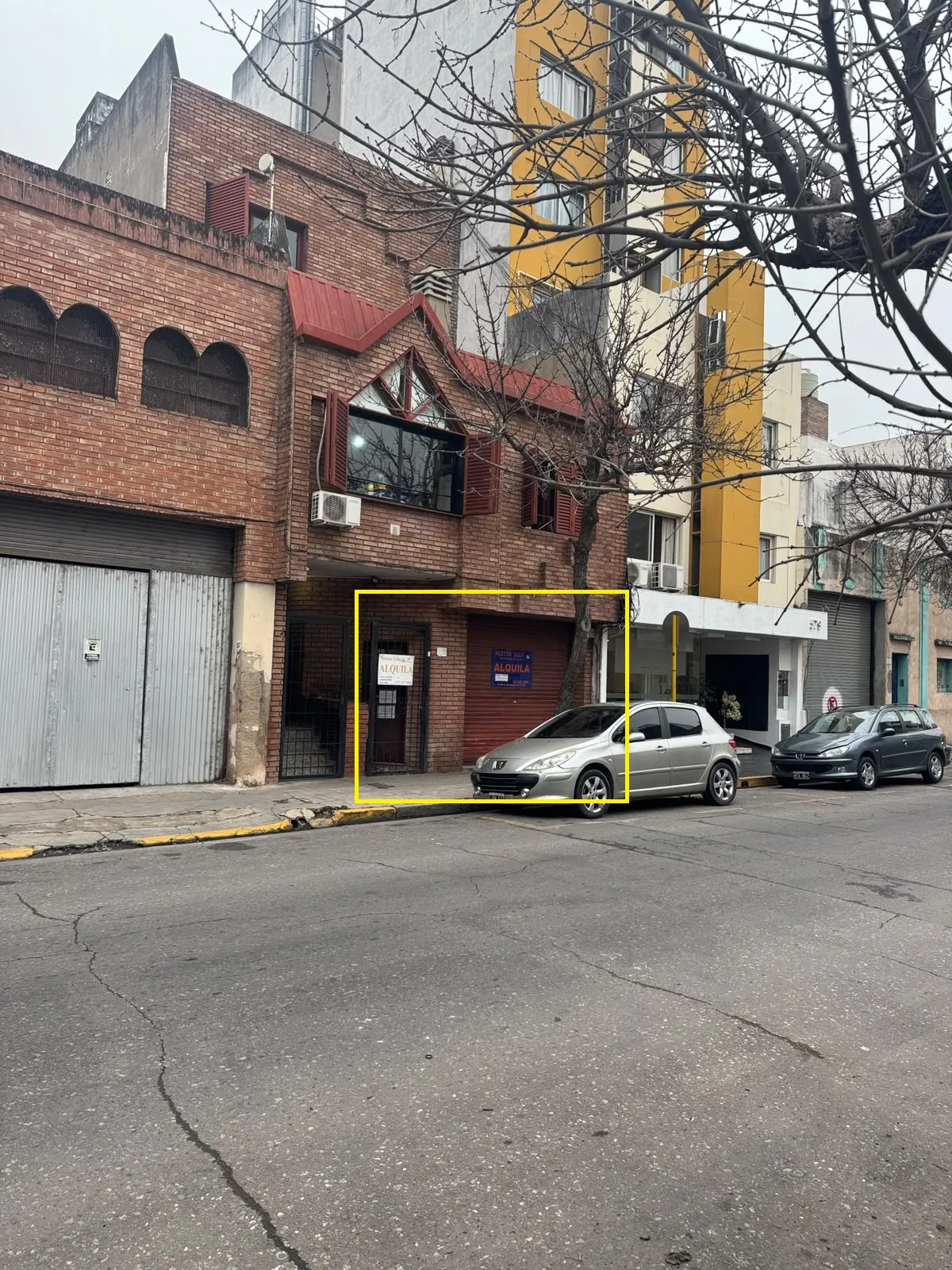 CENTRO SALTA 575 LOCAL DE 110 MTS² CON 2 BAÑOS Y PATIO 10 X 7 MTS.