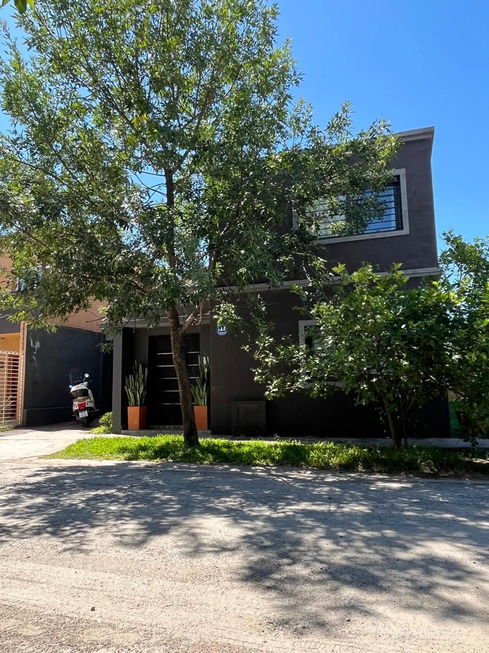 Casa 4 dorm en complejo cerrado  Natania 19  Quincho  doble ingreso