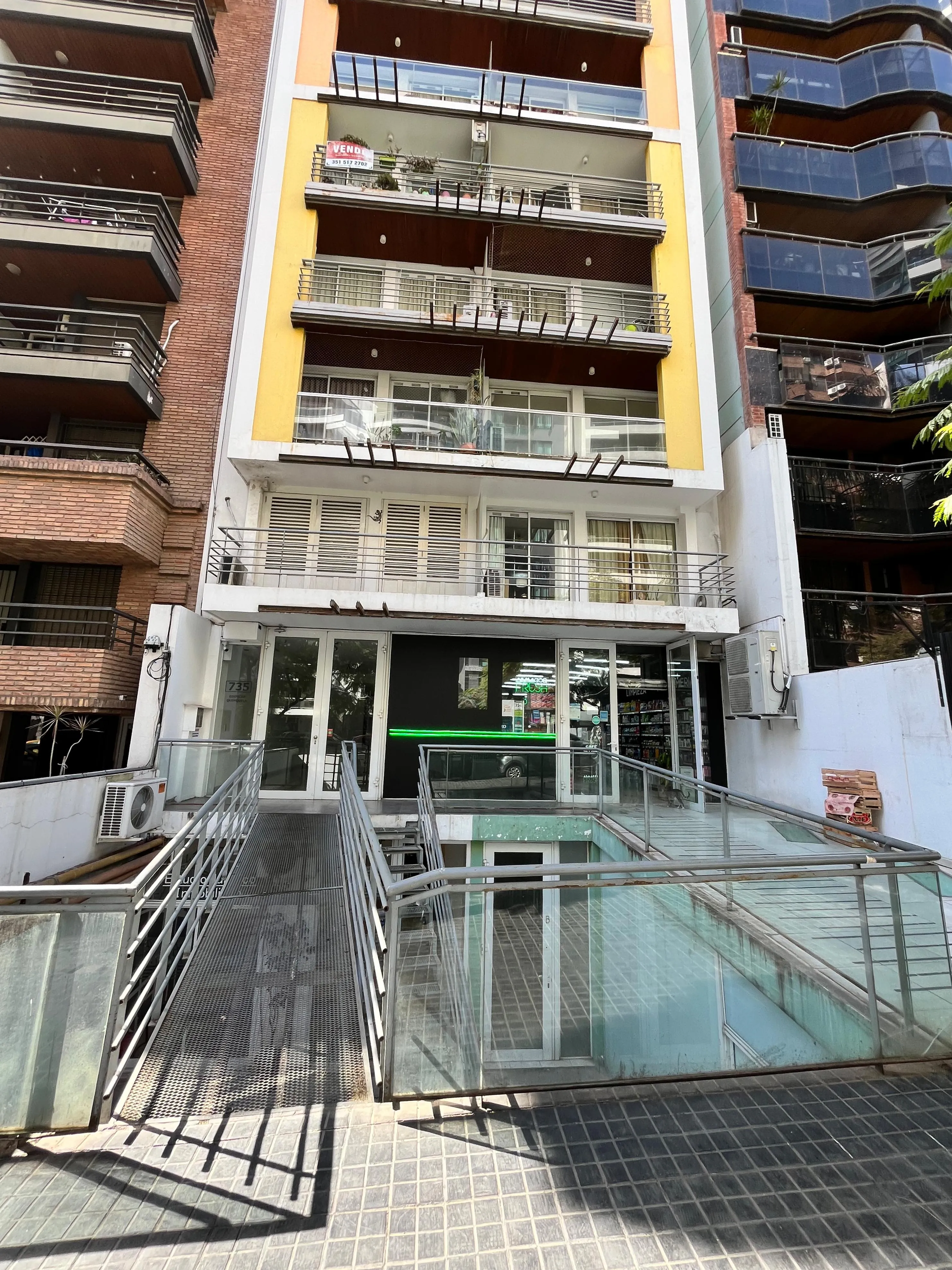 ALQUILER - Gran local comercial de 100m2 en subsuelo - Nueva Córdoba