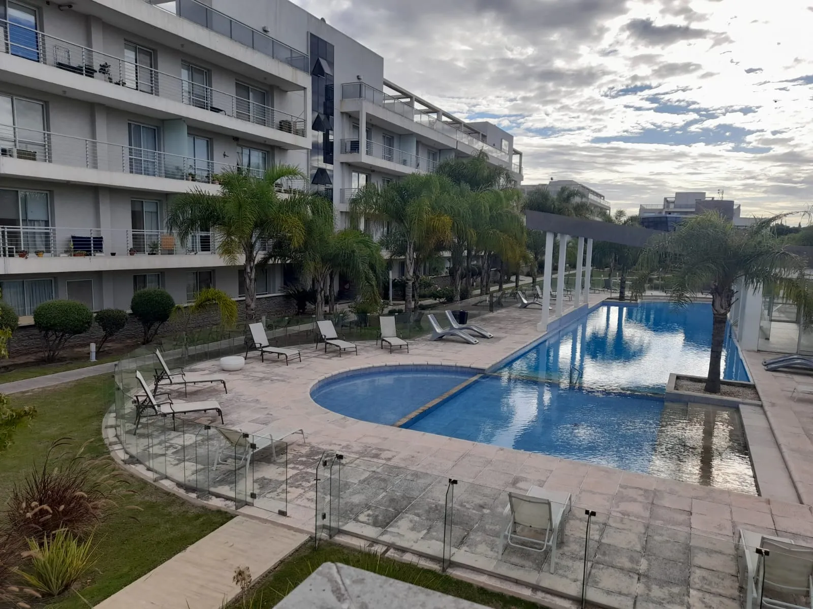 ALQUILER EN FONTANAS DEL SUR! 3 DORMTIORIOS - COCHERA DOBLE