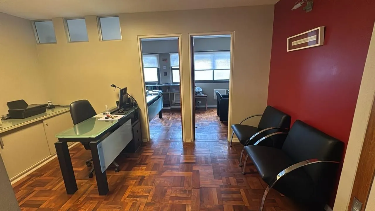 OFICINA AMOBLADA EN VENTA