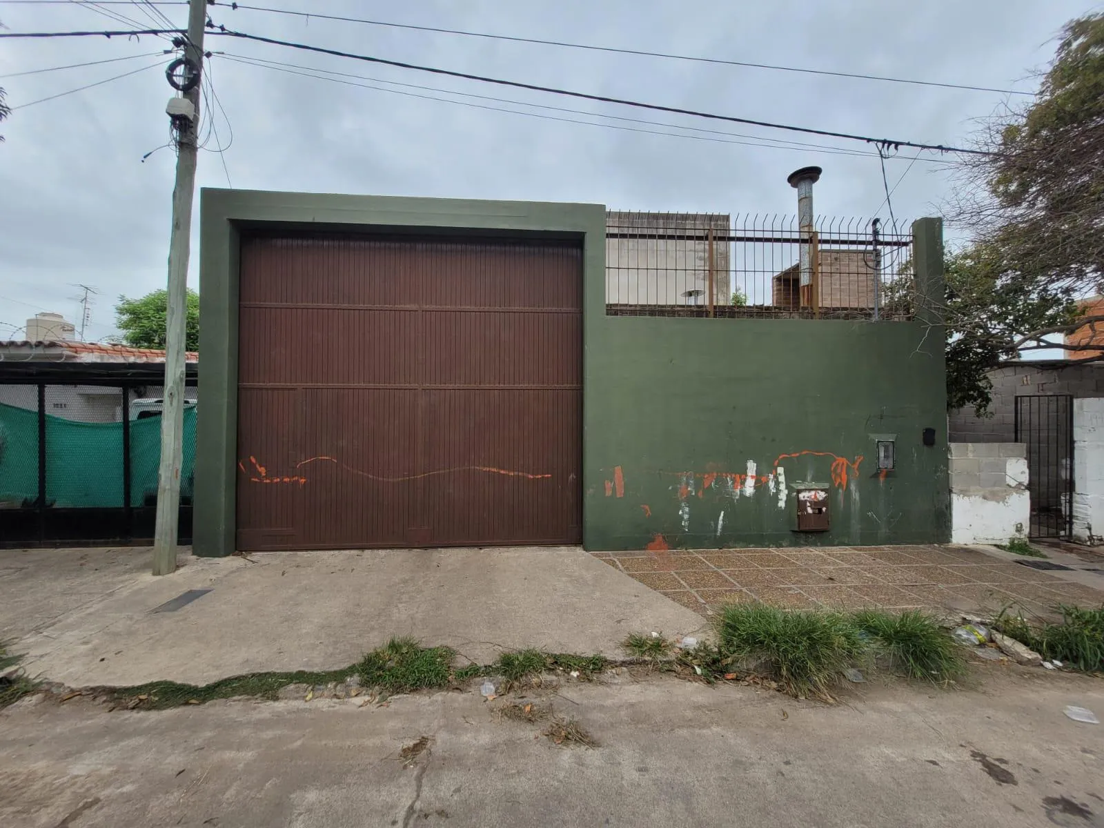 GALPON DE 200 M2 EN BARRIO ZUMARÁN