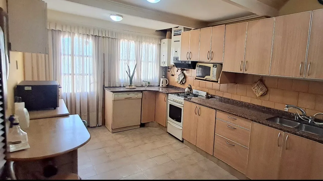 Muy linda casa con pileta proxima a Nva cba y ciudad universitaria