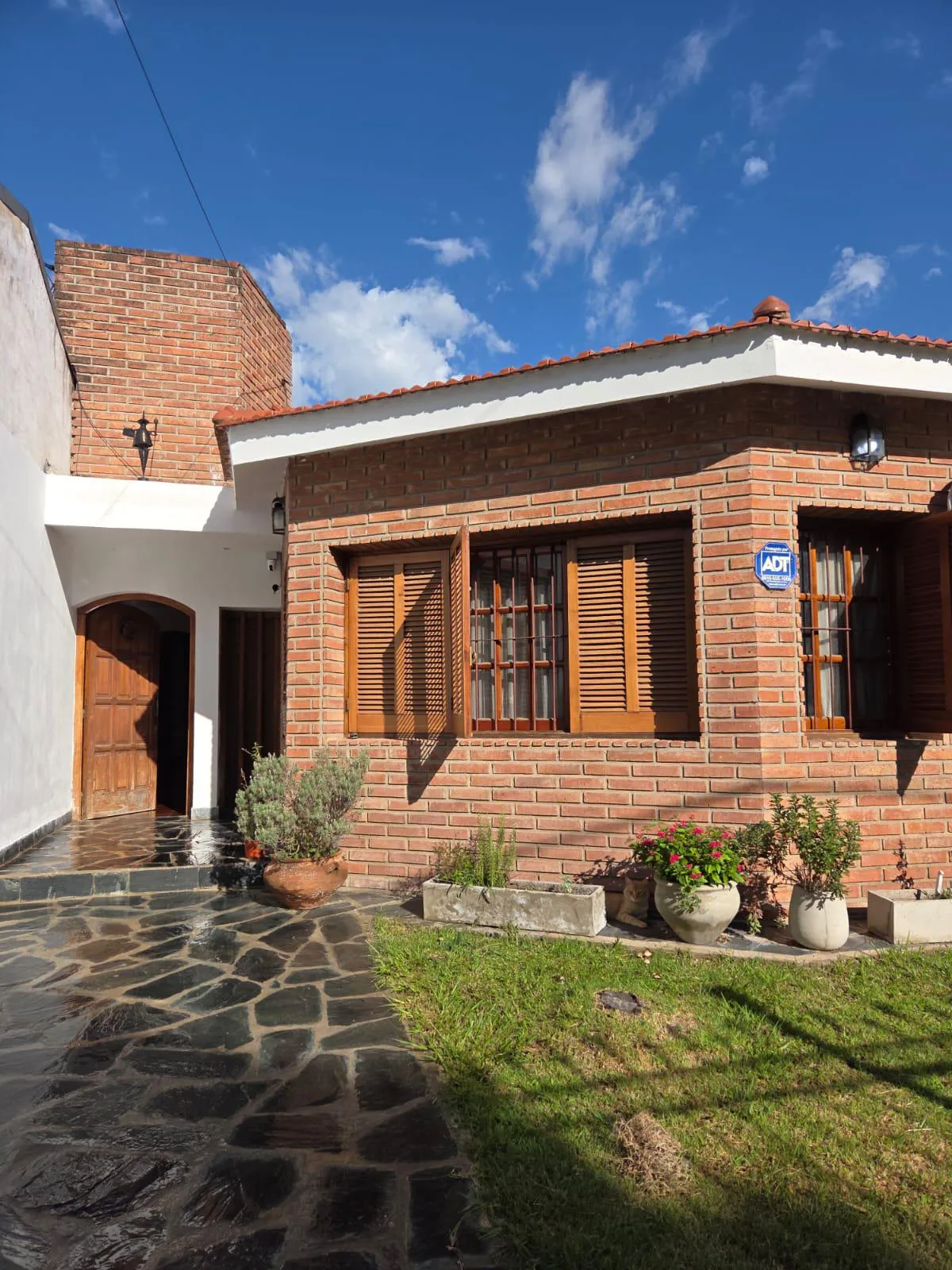 CASA EN VENTA RESIDENCIAL VELEZ SARFIELD 2 DORM.