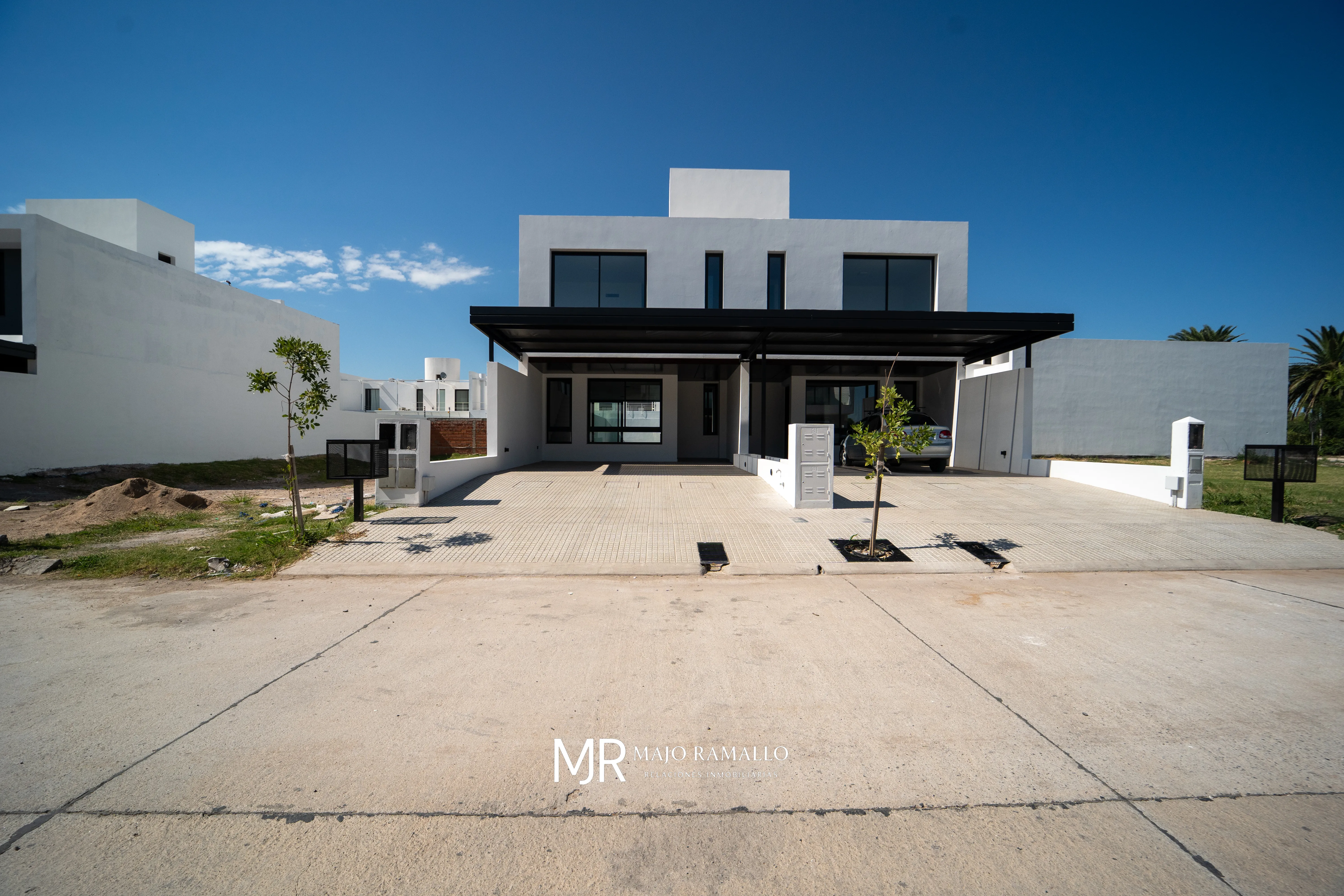 Duplex en Campo Chico - urbanización parquizada, con servicios y seguridad