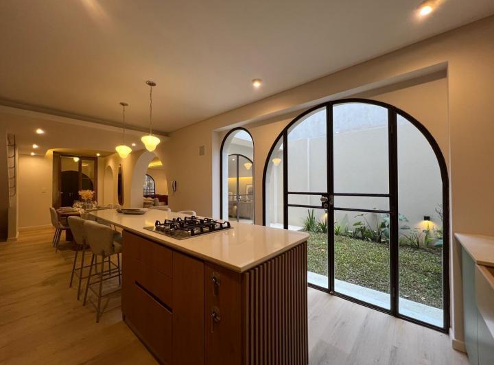 Casa · 223m² · 10 Ambientes