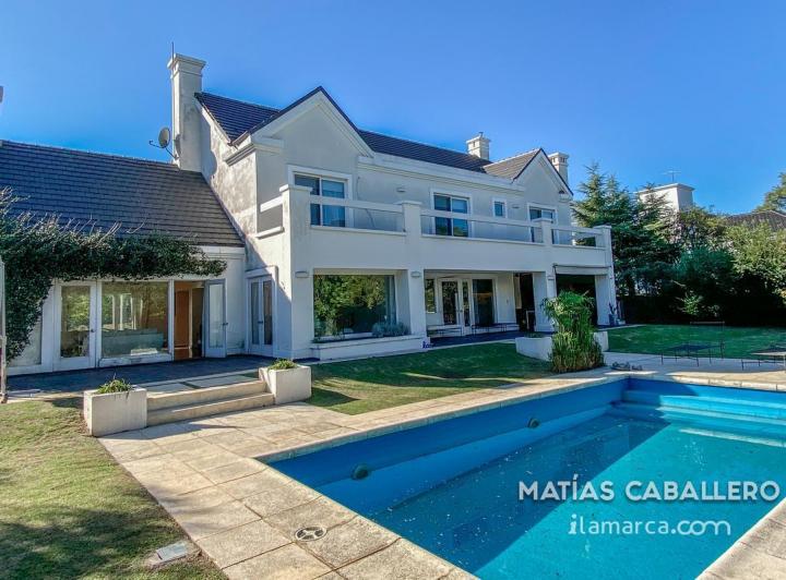 Casa · 414m² · 3 Dormitorios · 3 Cocheras