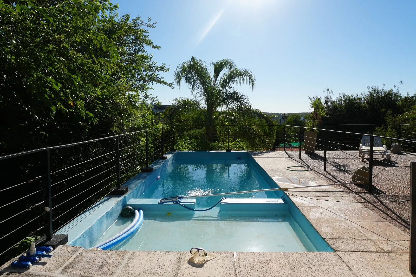 VENTA HERMOSA CASA Bº 4 HOJAS MENDIOLAZA- PILETA- 2 DORMITORIOS