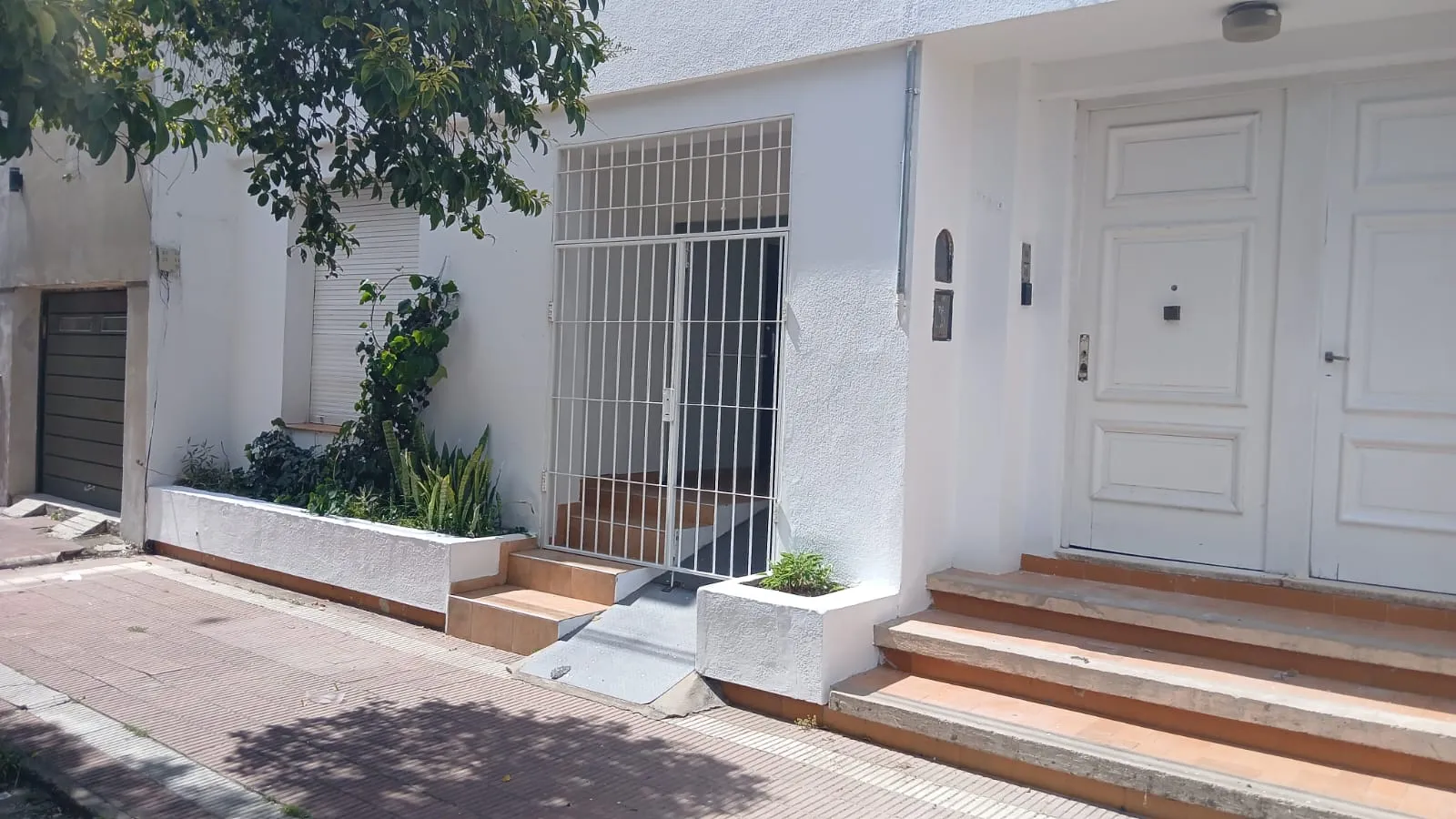 OPORTUNIDAD EXCELENTE UBICACION /PLANTA BAJA CON PATIO CESPED