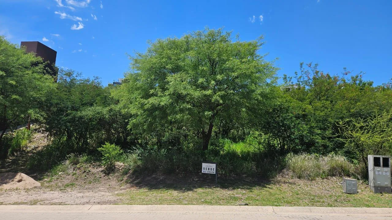 Lote terreno en La Deseada 1185m2 en zona consolidada