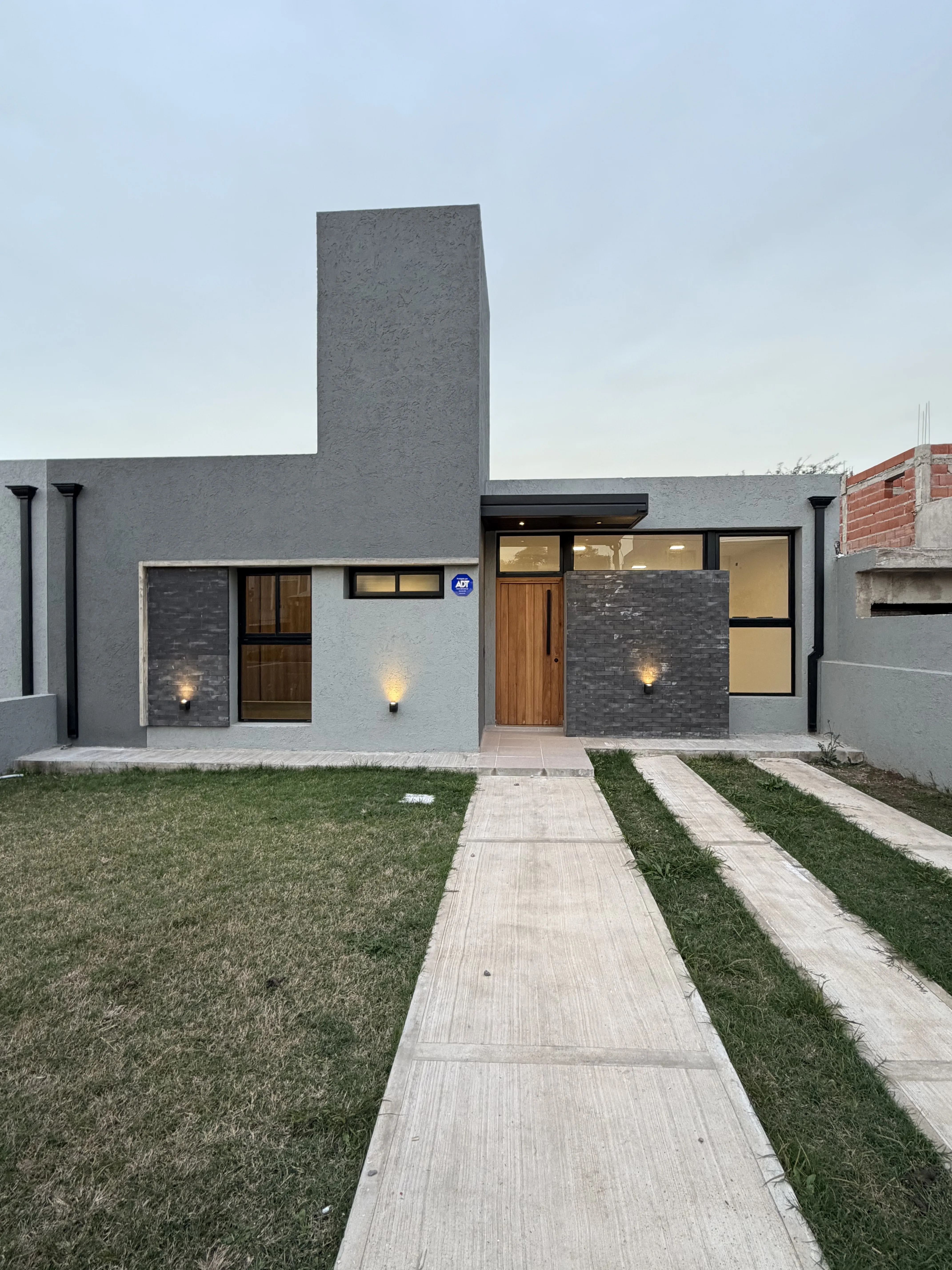 HERMOSA CASA A ESTRENAR EN VILLA LOS PARAÍSOS APTO CREDITOS HIPOTECARIOS