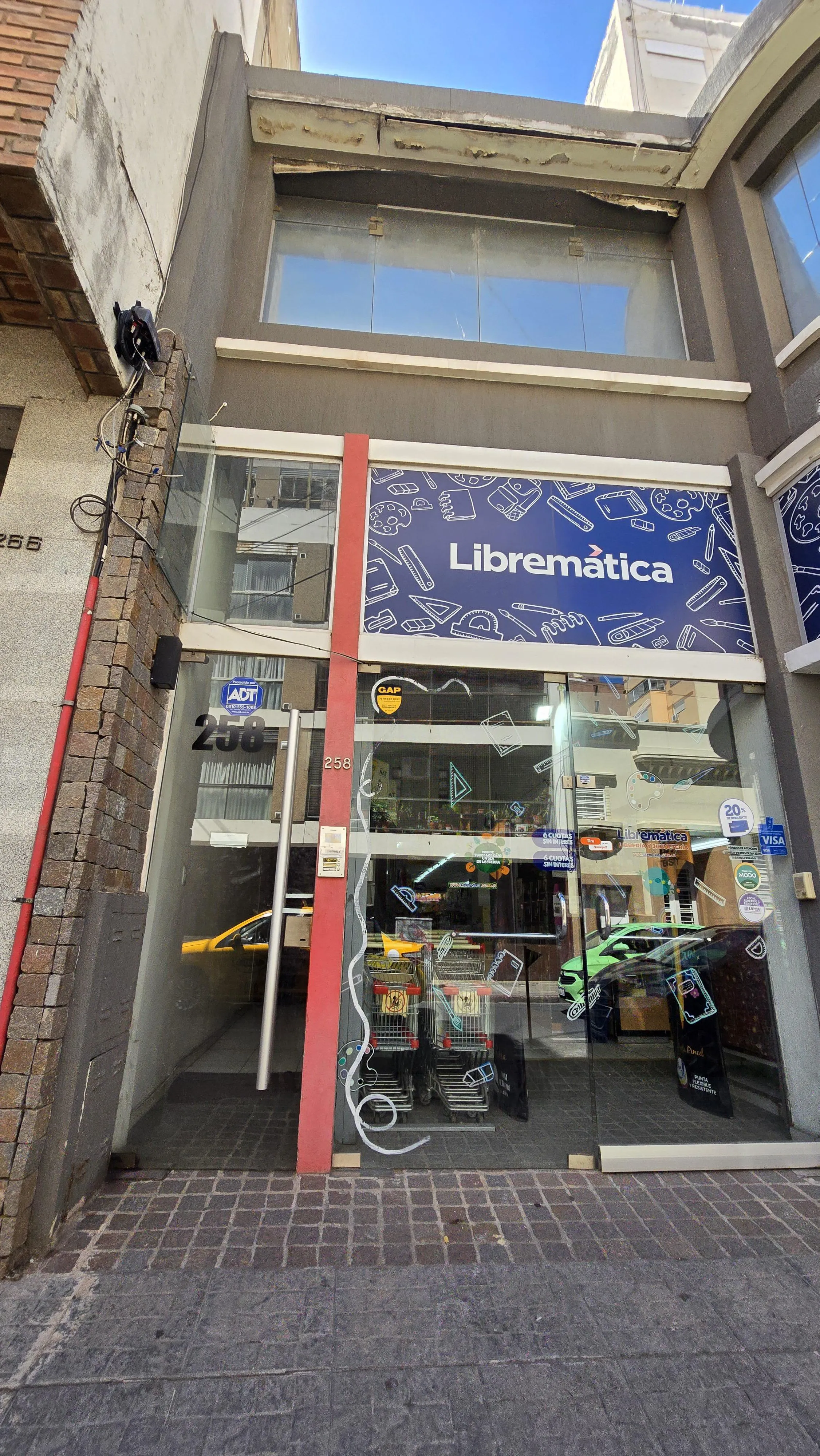 Oficina Amplia con Recepción  Ideal Uso Educativo o Profesional
