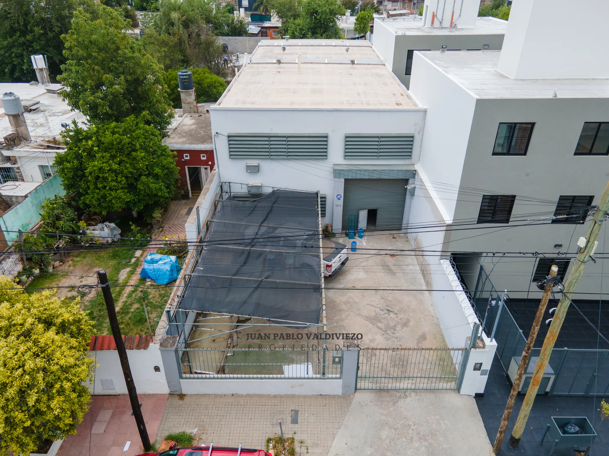 Galpon con 200 m2 de oficinas, y galpón 200 m2 con Entrepiso