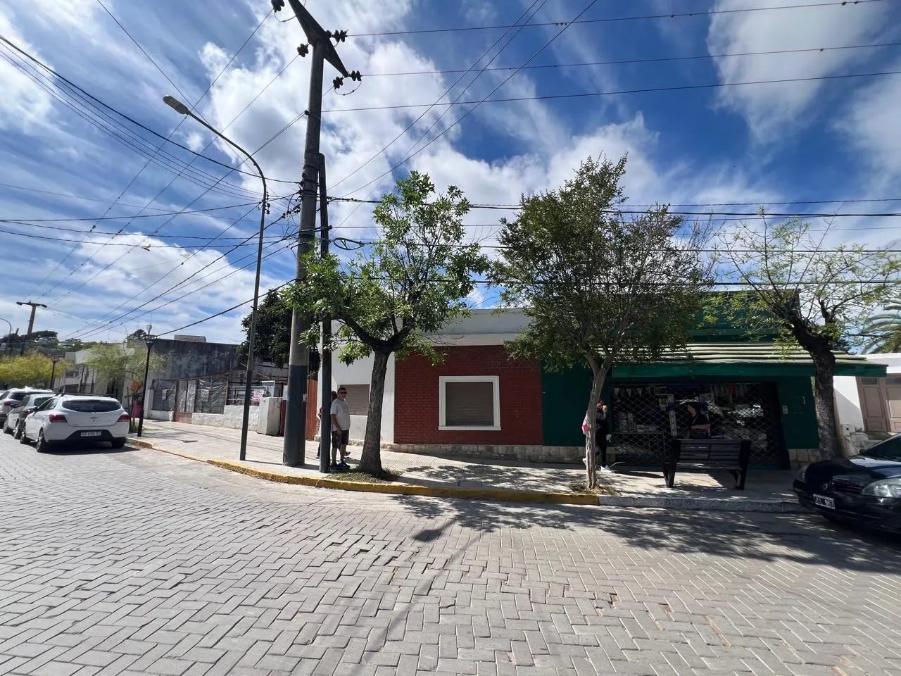 INVERSIONISTAS - EN VENTA LOCAL COMERCIAL CON UN GRAN TERRENO
