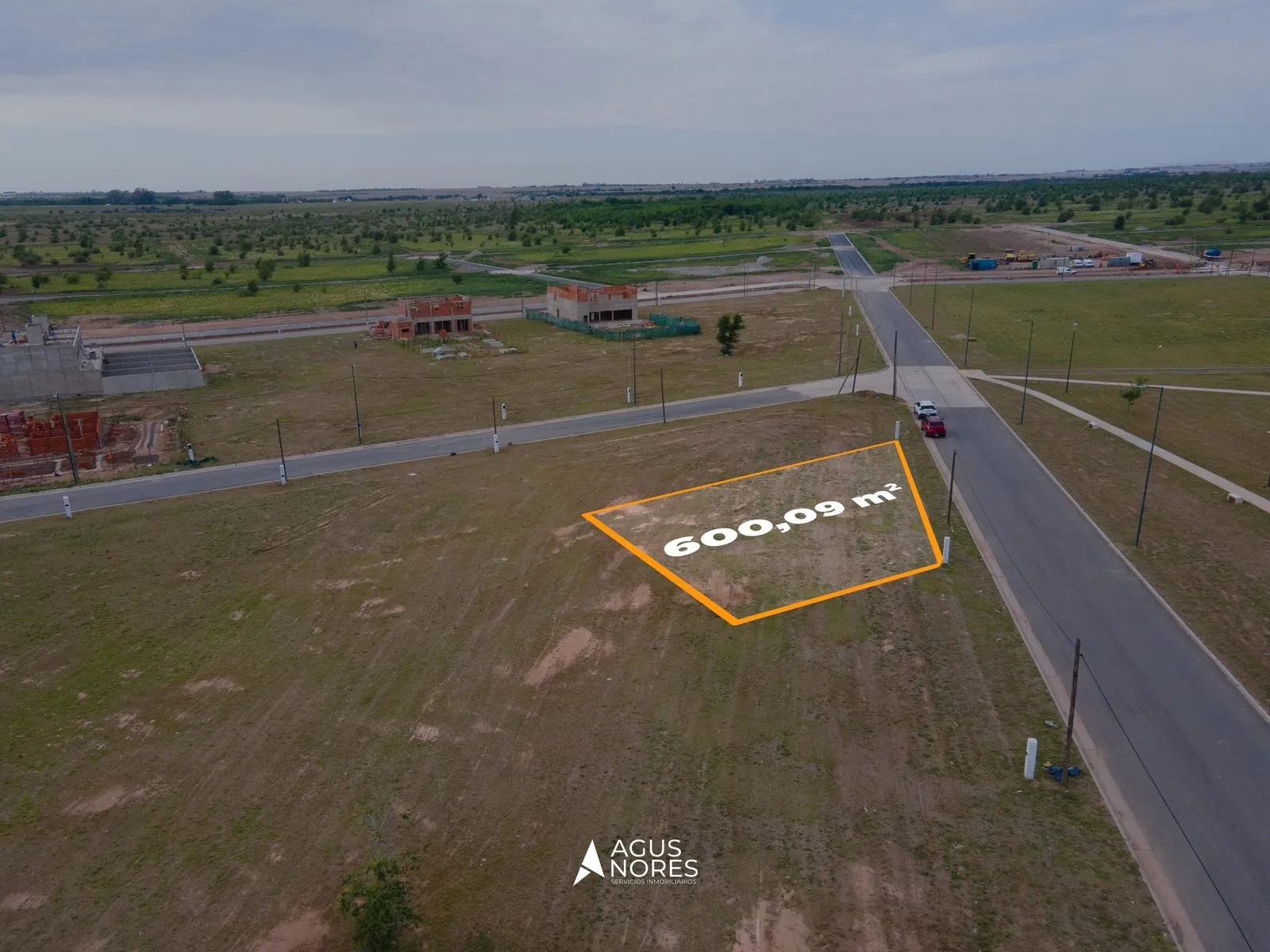 Buscas un lote comercial con muchos metros de frente? Este lote es para vos!!!