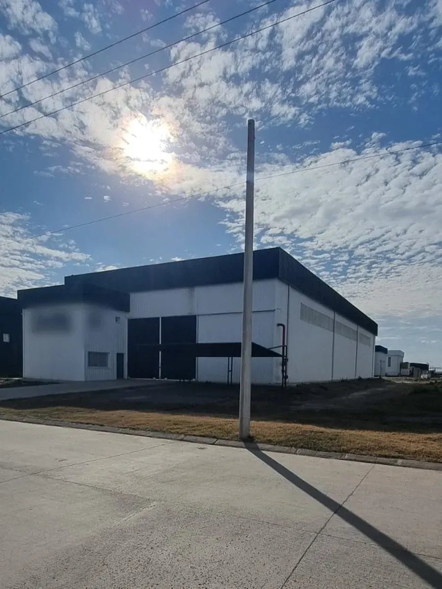 EXCELENTE NAVE EN VENTA POLO 52 . OFICINAS Y ROCIADORES INSTALADOS