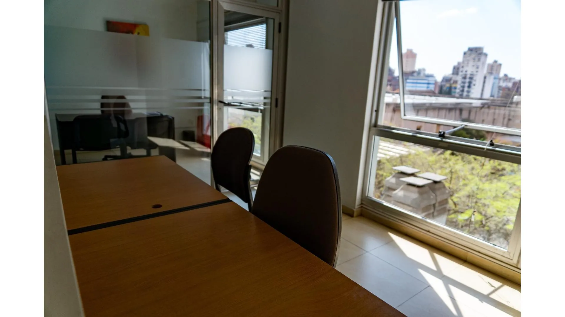 ALQUILO OFICINA CON SALA DE REUNIÓN, SUM, PILETA!!