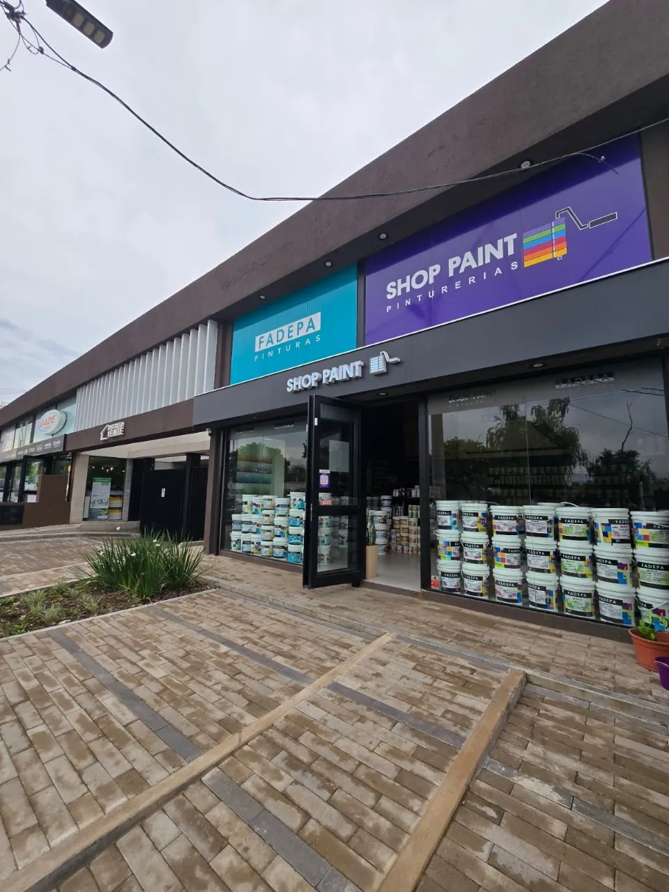 2 LOCALES COMERCIALES EN DISTRITO 20  UBICACIÓN ESTRATÉGICA E IDEAL PARA INVERSO...