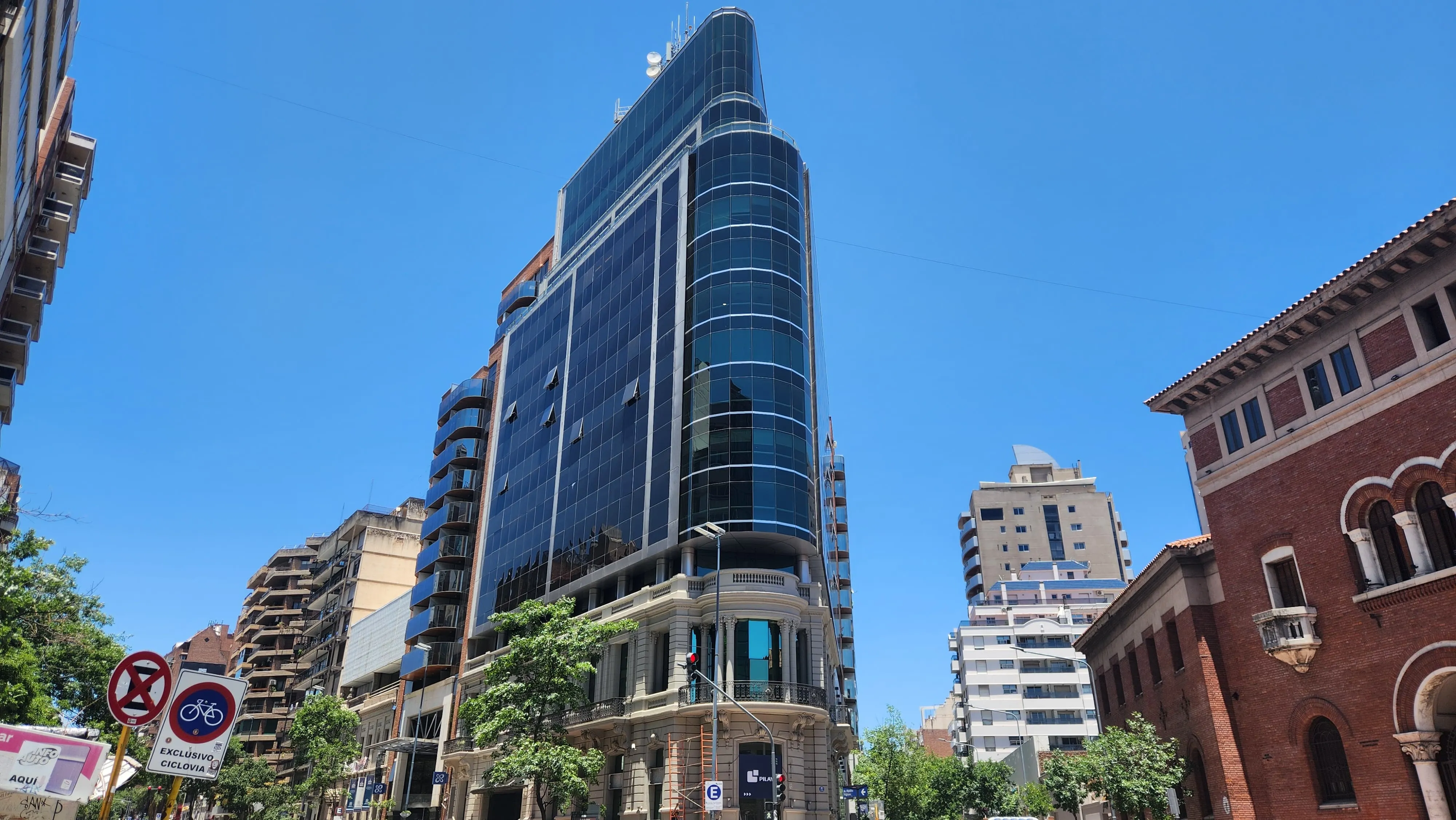 VENTA Yrigoyen OFICINA Planta Libre CATEGORÍA 2 cocheras OPCIONALES