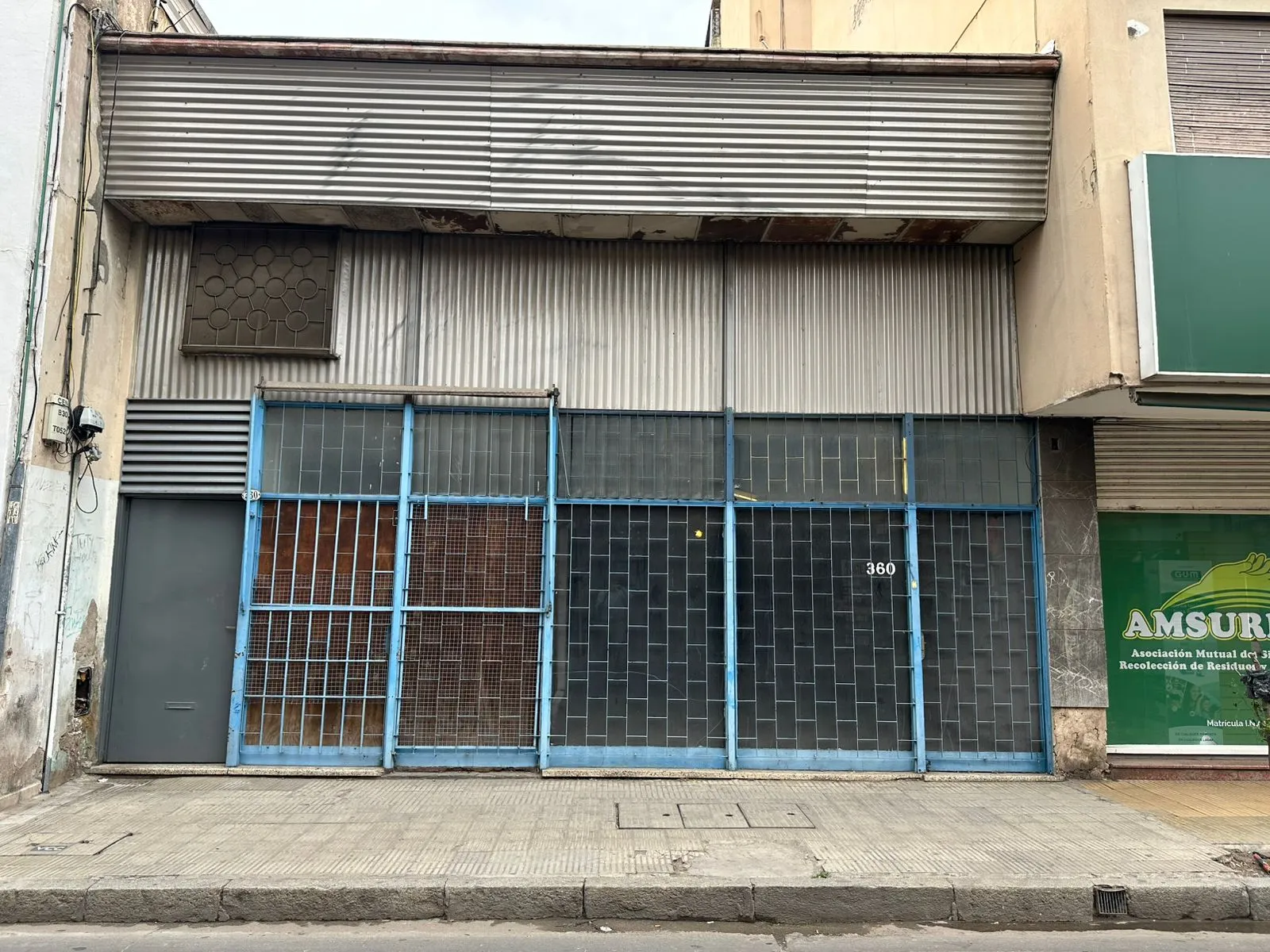 LOCAL ENTRE MAIPU Y SALTA