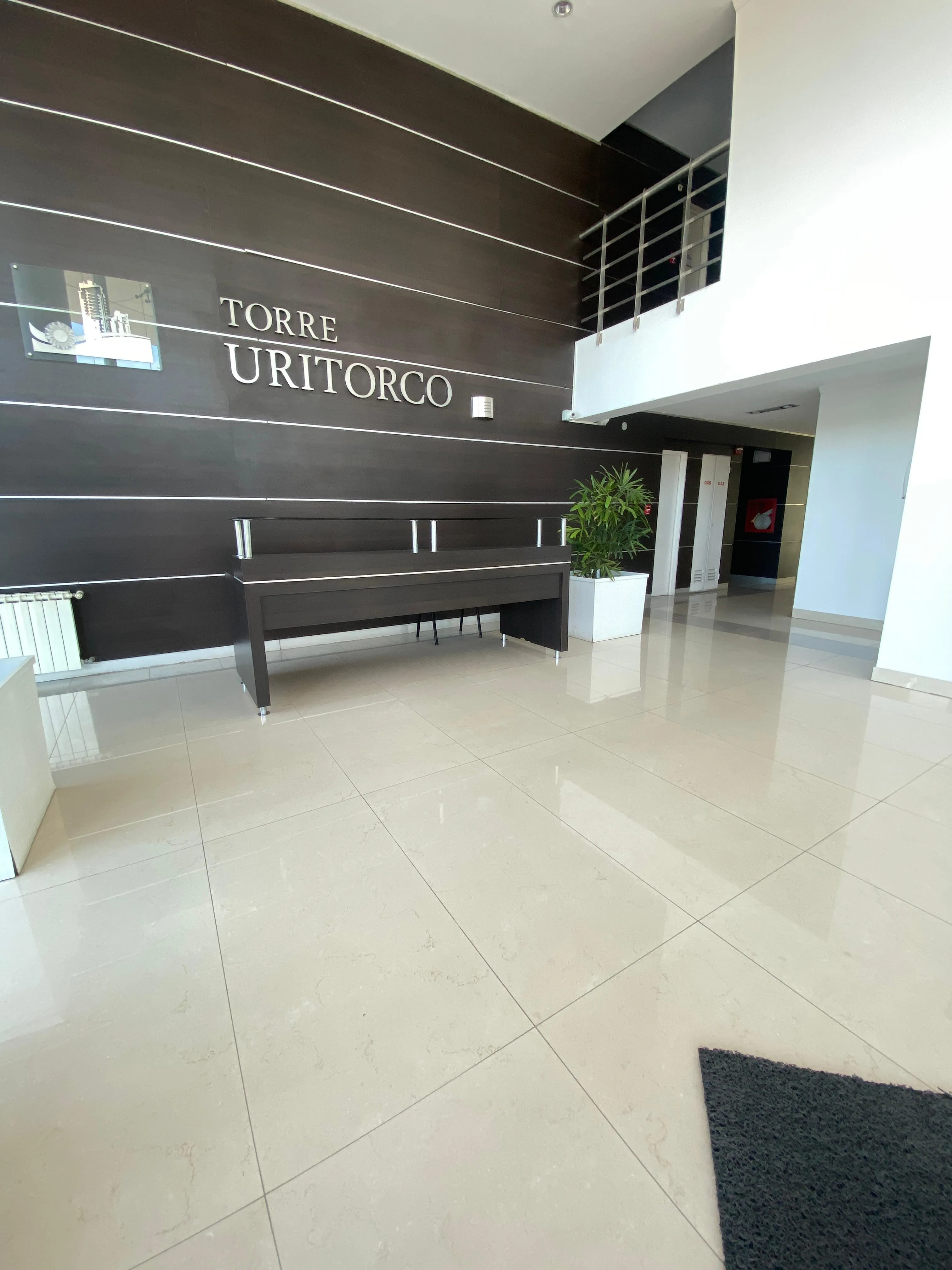 ALTOS DE VILLASOL- SEMI PISO EN VENTA- TORRE VIP- URITORICO