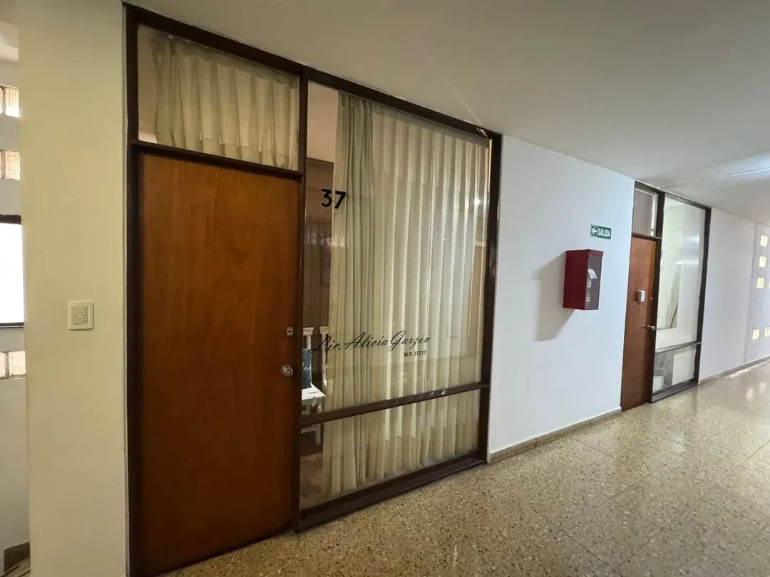 VENTA OFICINA B° CENTRO EXCELENTE UBICACION