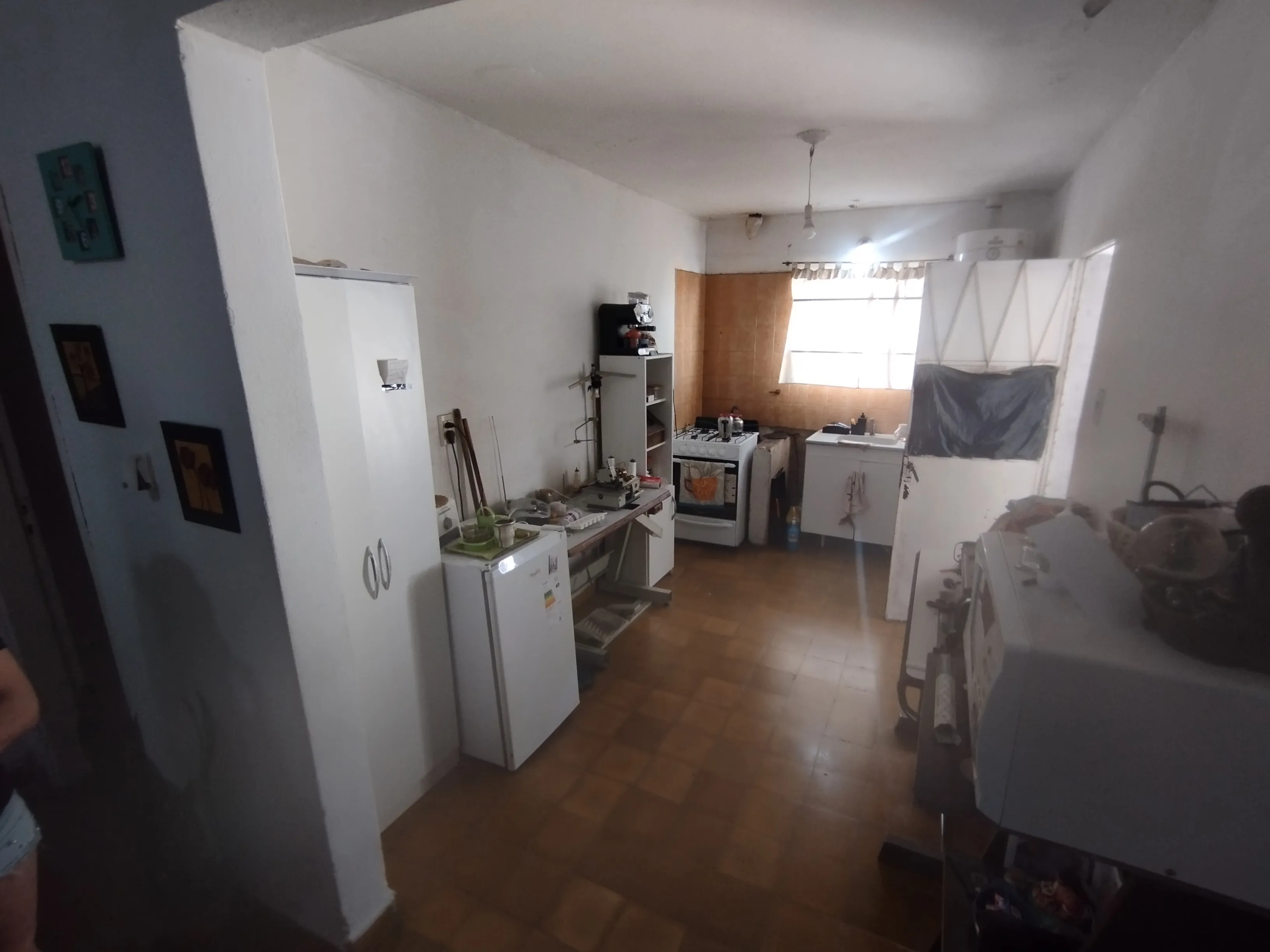 Dos casas en terreno esquina, con 2 ingresos independientes de vehículos